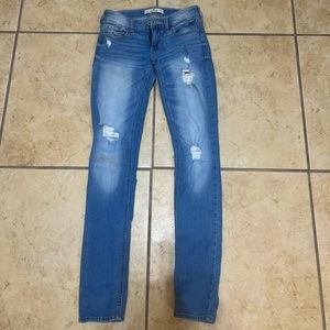 Woman’s hollister jeans